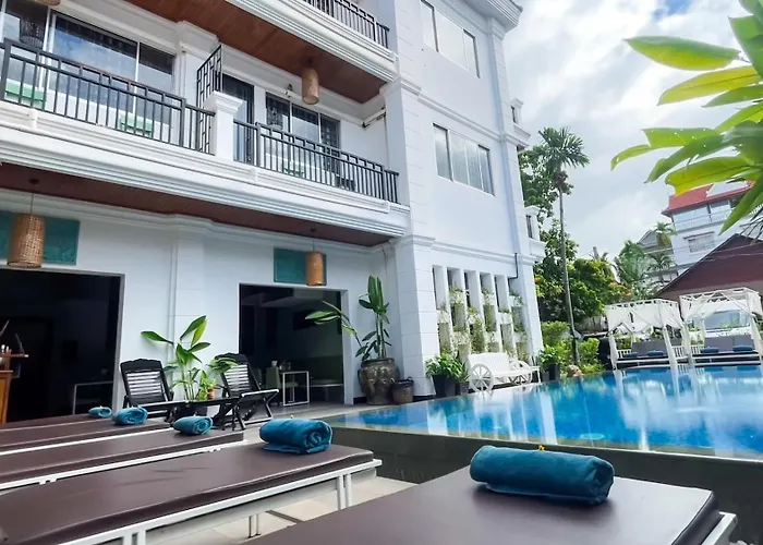 Hotel The Center Point 4*