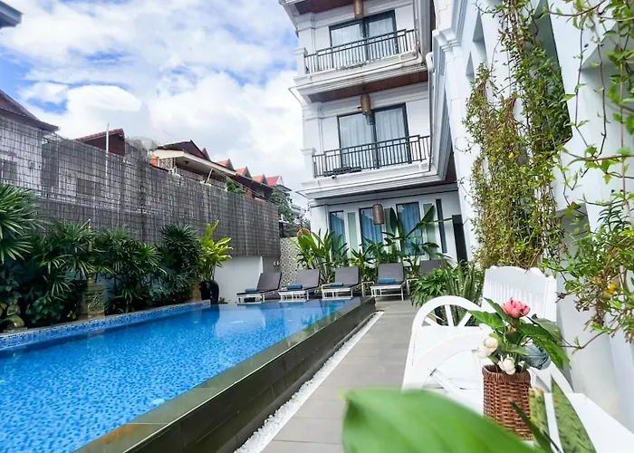 Hotel The Center Point 4*