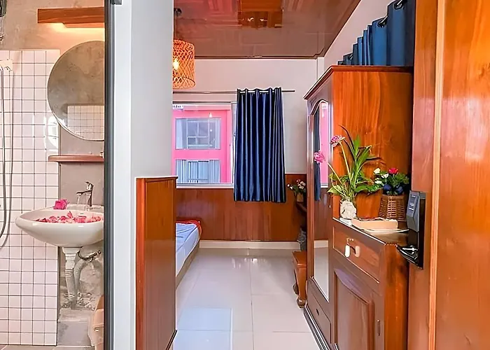Hotel The Center Point 4*
