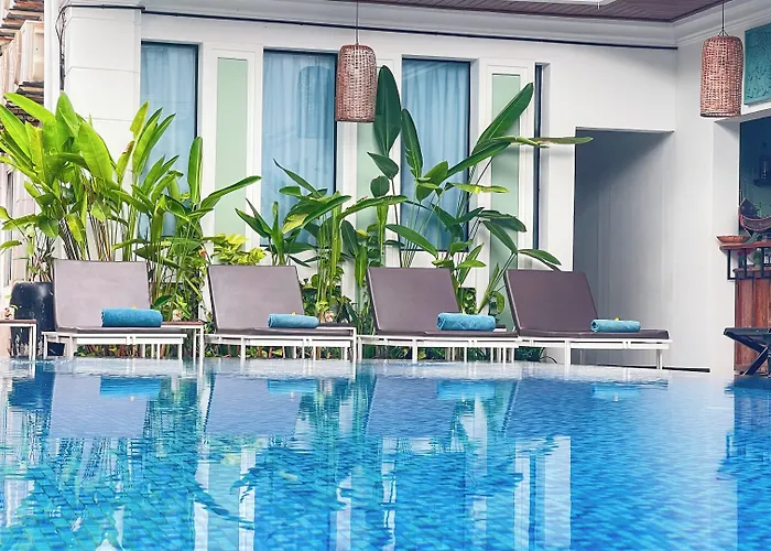 Hotel The Center Point 4*